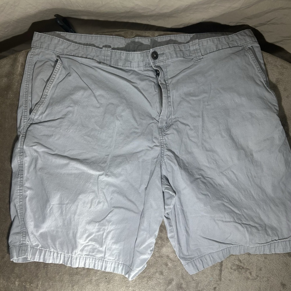 Magellan Outdoors Men's Shorts Size 42W Light Grey Flat Front Casual